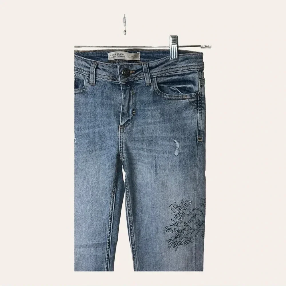 1063. ZARA‎ SKINNY SHARK BITE BOTTOMS DENIM JEANS SIZE 2